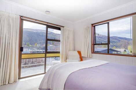 Photo of property in 12 Hood Crescent, Arrowtown, 9302