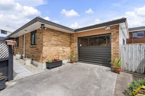 Photo of property in 2/9 Perendale Close, Somerville, Auckland, 2014