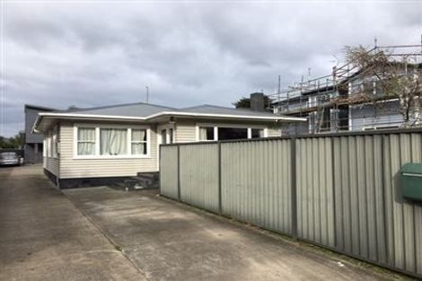 Photo of property in 82 Sturges Road, Henderson, Auckland, 0612