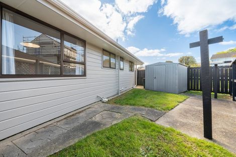 Photo of property in 2/41 Athlone Crescent, Avalon, Lower Hutt, 5011