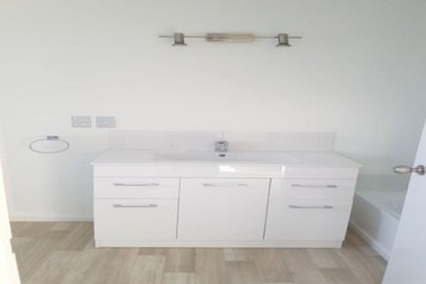 Photo of property in 4 Kowai Grove, Omokoroa, 3114