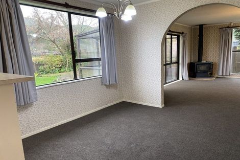Photo of property in 343 Wellington Road, Wainuiomata, Lower Hutt, 5014