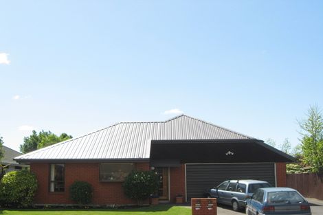 Photo of property in 2/7 Cherrywood Place, Redwood, Christchurch, 8051