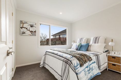 Photo of property in 1/920 East Coast Road, Northcross, Auckland, 0630
