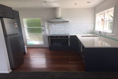 Photo of property in 68 Gladstone Road, Northcote, Auckland, 0627