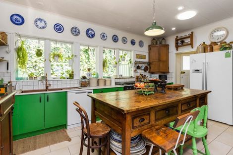 Photo of property in 32 Seapoint Road, Bluff Hill, Napier, 4110