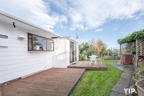 Photo of property in 96 Stewart Drive, Newlands, Wellington, 6037