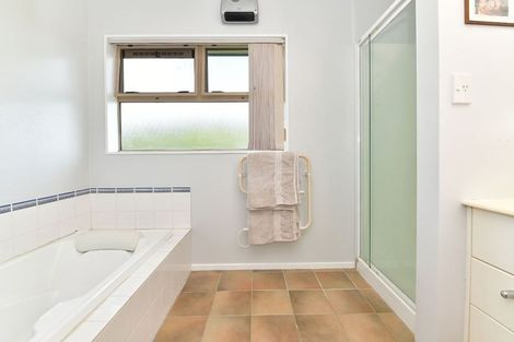 Photo of property in 74 Tarrant Road, Helensville, 0875