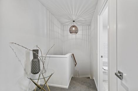 Photo of property in 14a Ropata Avenue, Point England, Auckland, 1072