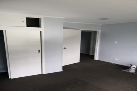 Photo of property in 38 Staincross Street, Green Bay, Auckland, 0604