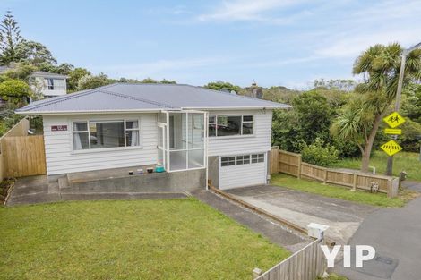 Photo of property in 20 Horokiwi Road West, Newlands, Wellington, 6037