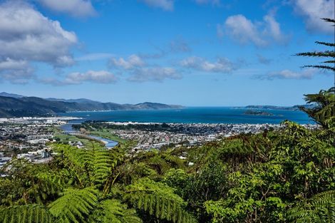 Photo of property in 21 Arahiwi Grove, Tirohanga, Lower Hutt, 5010