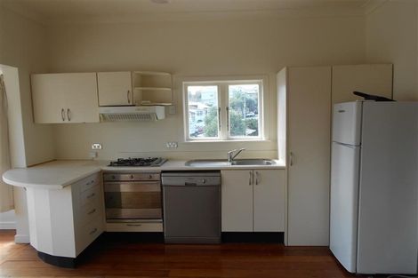 Photo of property in 28 Roxburgh Street, Mount Victoria, Wellington, 6011