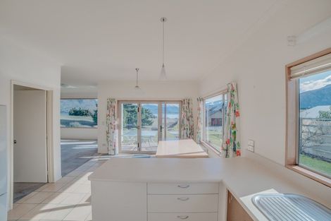 Photo of property in 6 Baker Grove, Wanaka, 9305