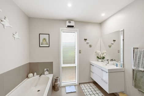 Photo of property in 6 Dunrobin Place, Avonhead, Christchurch, 8042