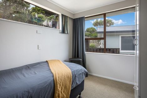 Photo of property in 106 Gloaming Hill, Titahi Bay, Porirua, 5022