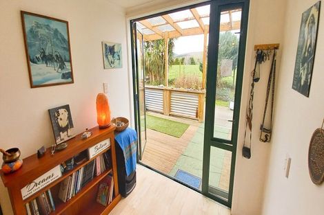 Photo of property in 2154 Ohai Clifden Highway, Eastern Bush, Otautau, 9682