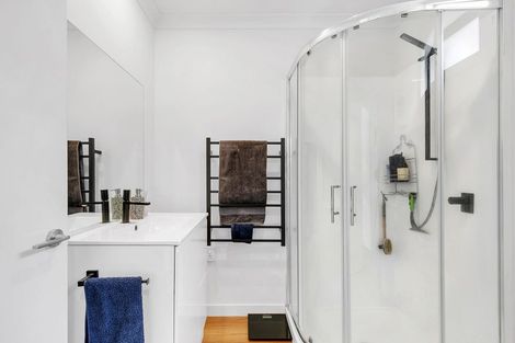 Photo of property in 2 Ara Paripari, Tawa, Wellington, 5028