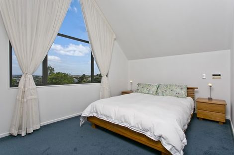 Photo of property in 43 Seaview Road, Castor Bay, Auckland, 0620