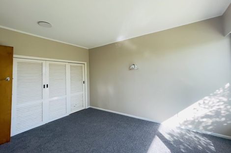 Photo of property in 25 Ellesmere Crescent, Pakuranga Heights, Auckland, 2010