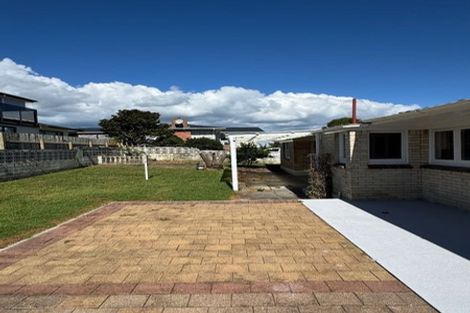 Photo of property in 25 Ellesmere Crescent, Pakuranga Heights, Auckland, 2010