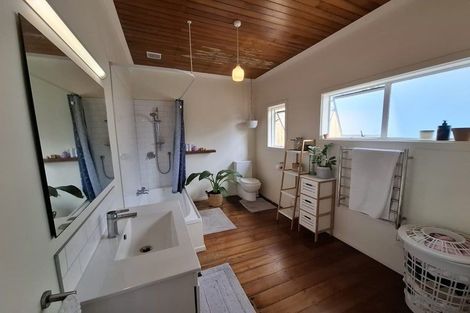 Photo of property in 222 Frankley Road, Frankleigh Park, New Plymouth, 4310