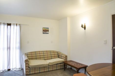 Photo of property in 1/12 Lynngate Place, Hillcrest, Auckland, 0627
