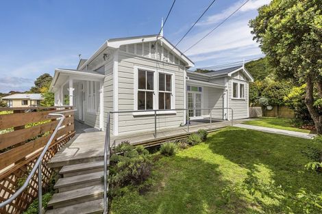 Photo of property in 15 Seine Street, Island Bay, Wellington, 6023