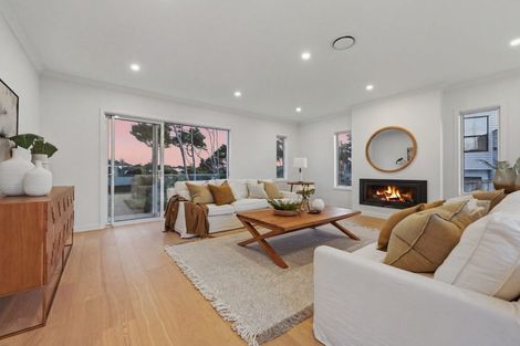 Photo of property in 5 Lucas Creek Way, Albany, Auckland, 0632