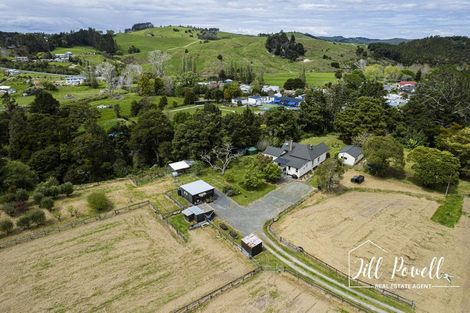 Photo of property in 32 Franklin Road, Paparoa, 0571