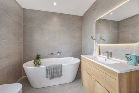 Photo of property in 48 Lewisham Street, Highland Park, Auckland, 2010