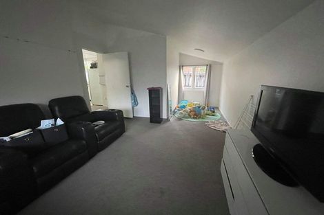 Photo of property in 16 Albert Road, Kelston, Auckland, 0602