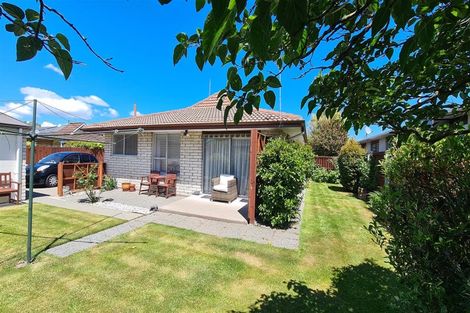 Photo of property in 2/8 Camrose Place, Ilam, Christchurch, 8041