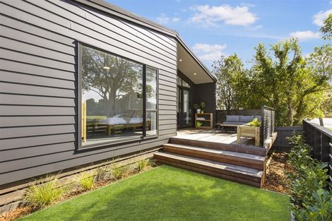 Photo of property in 9a William Bayes Place, Red Beach, 0932