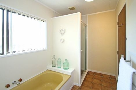 Photo of property in 42 Hibiscus Avenue, Hamilton Lake, Hamilton, 3204