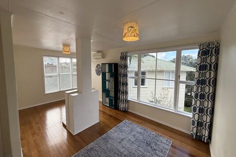 Photo of property in 24 Banks Street, Marfell, New Plymouth, 4310