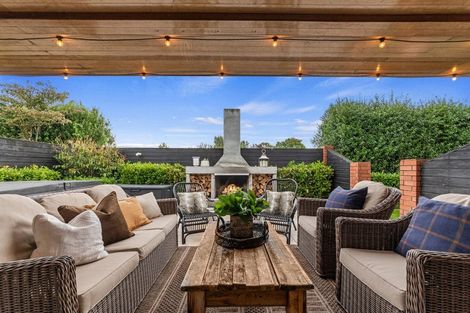 Photo of property in 100 Gardiners Road, Harewood, Christchurch, 8051