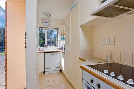 Photo of property in 4/31 Fields Parade, Oteha, Auckland, 0632