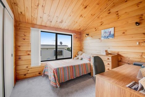 Photo of property in 124 Pacific Parade, Army Bay, Whangaparaoa, 0930