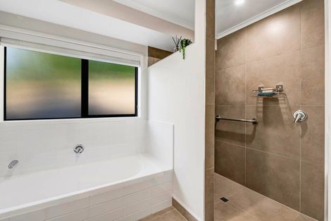 Photo of property in 14 Seamount Drive, Red Beach, 0932