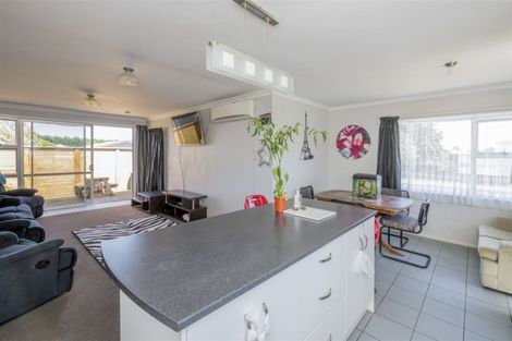 Photo of property in 35 Solway Street, Levin, 5510