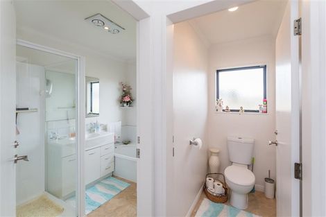 Photo of property in 12 Belle Maison Court, Levin, 5510