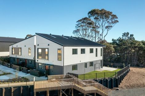 Photo of property in 3/7 Parapara Place, Albany, Auckland, 0632