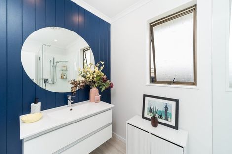 Photo of property in 27 Hillcrest Drive, Kelvin Grove, Palmerston North, 4414