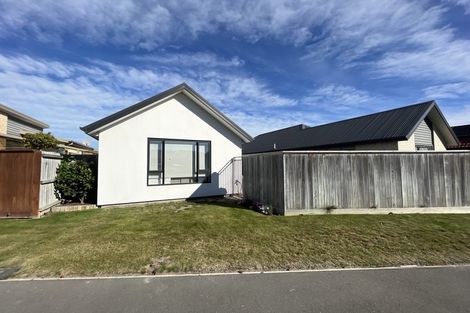 Photo of property in 11 Tangy Loch Lane, Broomfield, Christchurch, 8042