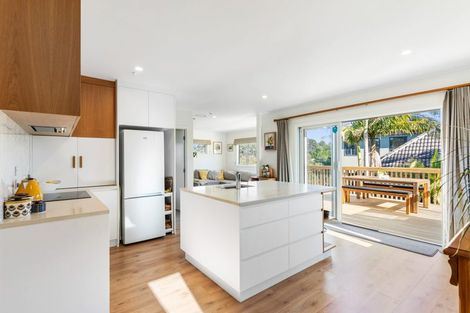 Photo of property in 2/16 Kenmure Avenue, Forrest Hill, Auckland, 0620