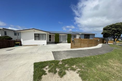 Photo of property in 30 Akaroa Drive, Maupuia, Wellington, 6022