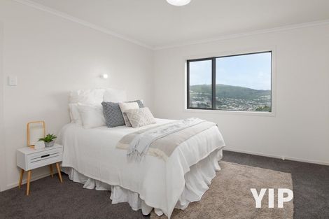 Photo of property in 4 Chapman Street, Newlands, Wellington, 6037