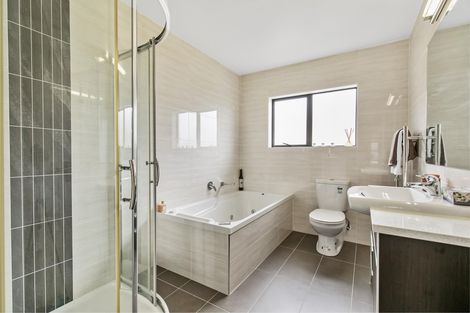 Photo of property in 99 Laurel Oak Drive, Schnapper Rock, Auckland, 0632