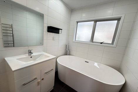 Photo of property in 19 Lancelot Place, Glenfield, Auckland, 0629